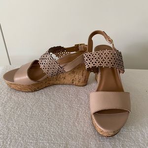 NIB Super-cute Caslon nude sandals/wedges. Sz 8.